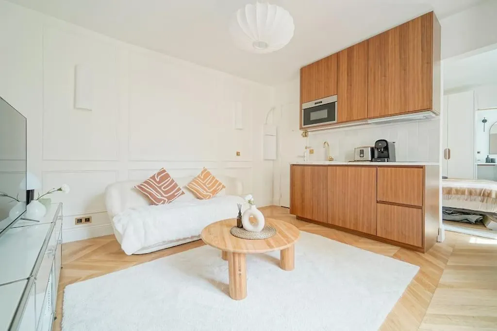 Апартаменты Appartement T2 Luxueux Invalides 2 Voyageurs Париж