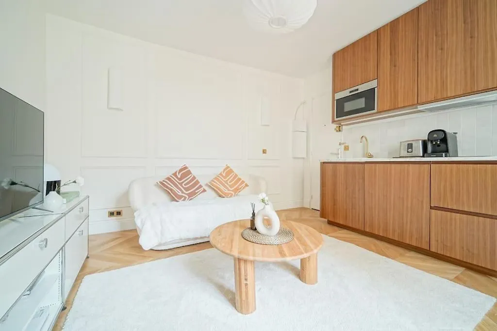 Апартаменты Appartement T2 Luxueux Invalides 2 Voyageurs Париж
